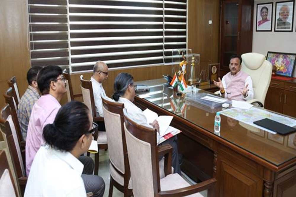 विशेषज्ञों की भर्ती प्रक्रिया शीघ्र करें पूर्ण: उप मुख्यमंत्री  शुक्ल