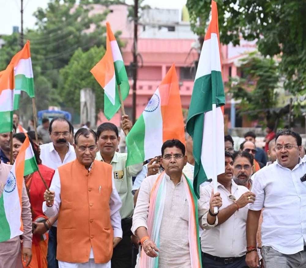 हाथों में तिरंगा, दिल में भारत मातारू बलौदाबाजार में गूंजा वंदे मातरम हाथों में तिरंगा, दिल में भारत मातारू बलौदाबाजार में गूंजा वंदे मातरम