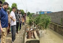 पीड़ित परिवारों के घरों तक पहुंचकर जलभराव से हुए नुकसान का किया प्रत्यक्ष अवलोकन