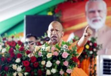 गोरखपुर में मुख्यमंत्री योगी आदित्यनाथ के नेतृत्व में भव्य तिरंगा यात्रा में शामिल हुए हजारों लोग