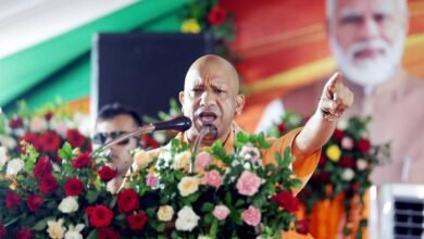 गोरखपुर में मुख्यमंत्री योगी आदित्यनाथ के नेतृत्व में भव्य तिरंगा यात्रा में शामिल हुए हजारों लोग