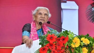 रानी लक्ष्मीबाई की तरह बहादुर बनो, कोई परेशान करे तो ठोक दो.. झांसी में छात्राओं से बोलीं राज्यपाल आनंदीबेन पटेल