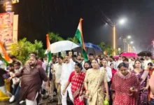 कोरबा में राष्ट्रगीत के सम्मान को लेकर भाजपा का प्रदर्शन, कांग्रेस कार्यालय के सामने गाया ‘वंदे मातरम्’