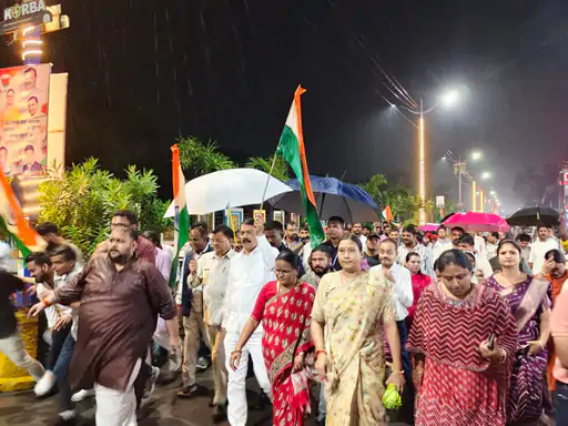 कोरबा में राष्ट्रगीत के सम्मान को लेकर भाजपा का प्रदर्शन, कांग्रेस कार्यालय के सामने गाया ‘वंदे मातरम्’