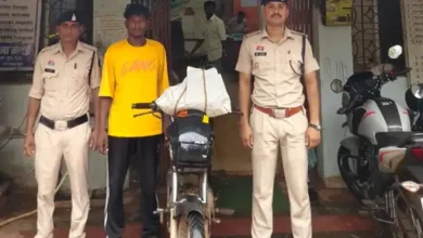 दुर्ग में नशे के खिलाफ पुलिस की बड़ी कार्रवाई, 4 आरोपी गिरफ्तार; गांजा और शराब जब्त