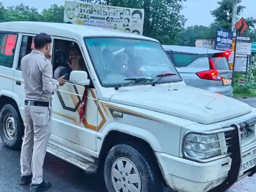 सूरजपुर में शराब पीकर गाड़ी चलाने वालों पर पुलिस की कार्रवाई, एल्कोमीटर जांच में 3 चालक पकड़े गए सूरजपुर में शराब पीकर गाड़ी चलाने वालों पर पुलिस की कार्रवाई, एल्कोमीटर जांच में 3 चालक पकड़े गए