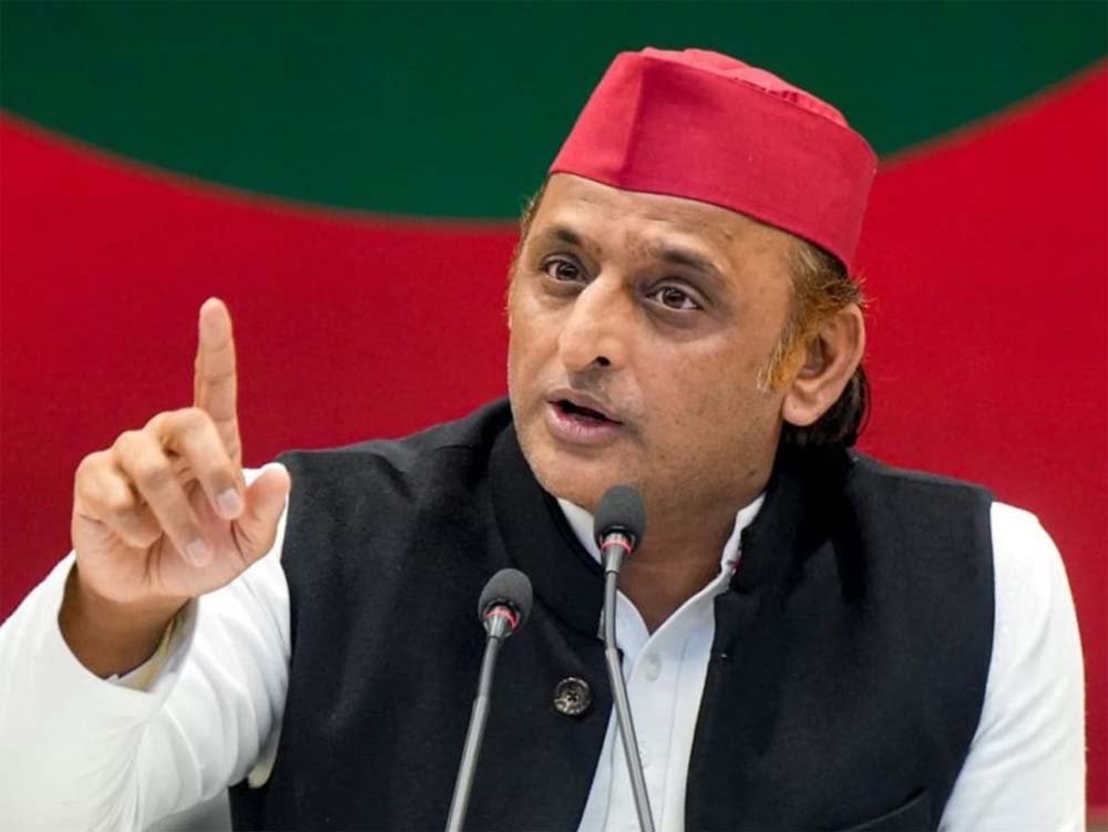 सपा पर पिछड़े वर्ग के आरक्षण की मलाई खाने का आरोप लगाया सपा पर पिछड़े वर्ग के आरक्षण की मलाई खाने का आरोप लगाया