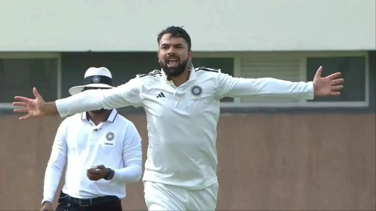 9 विकेट लेकर जम्मू-कश्मीर के गेंदबाज ने कहर बरपाया, नॉर्थ जोन को Duleep Trophy के सेमीफाइनल में पहुंचाया
