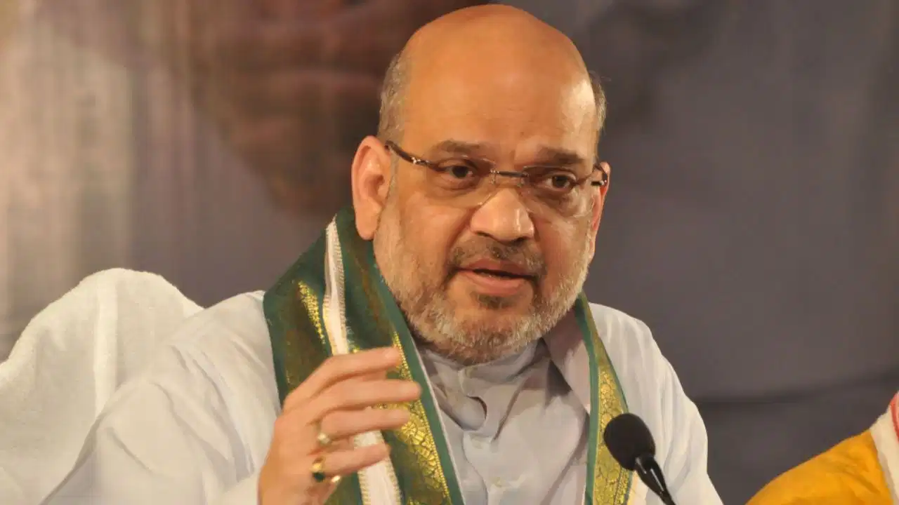 गोरखालैंड मुद्दे पर बढ़ी हलचल, अमित शाह की दार्जिलिंग में बैठक के बाद बनी खास कमेटी गोरखालैंड मुद्दे पर बढ़ी हलचल, अमित शाह की दार्जिलिंग में बैठक के बाद बनी खास कमेटी