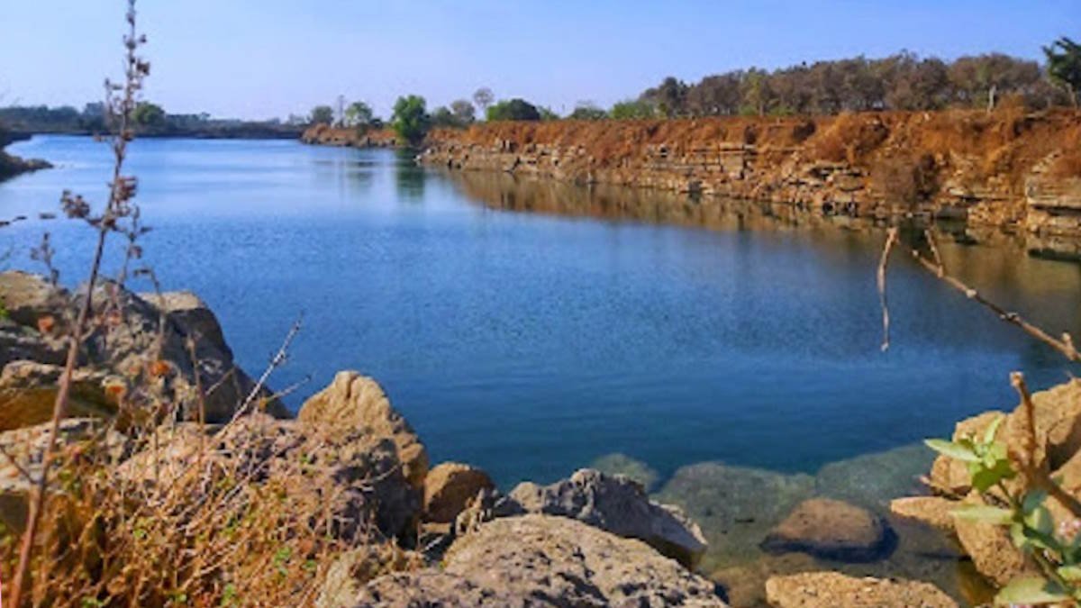 ब्लू वाटर खदान में लगातार मौतों पर सरकार सख्त :  मंत्री टंक राम वर्मा ने किया ऐलान, खदान प्रतिबंधित कर चारों ओर होगी फेंसिंग