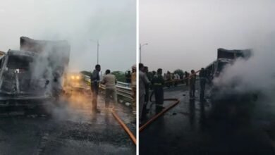 बुंदेलखंड एक्सप्रेसवे पर डंपर में लगी भीषण आग, ड्राइवर ने इस तरकीब से बचाई जान बुंदेलखंड एक्सप्रेसवे पर डंपर में लगी भीषण आग, ड्राइवर ने इस तरकीब से बचाई जान