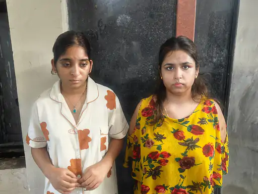 45 करोड़ की निवेश डील का झांसा देकर उद्योगपति से 1.13 करोड़ की ठगी, दो महिला आरोपी गिरफ्तार 45 करोड़ की निवेश डील का झांसा देकर उद्योगपति से 1.13 करोड़ की ठगी, दो महिला आरोपी गिरफ्तार