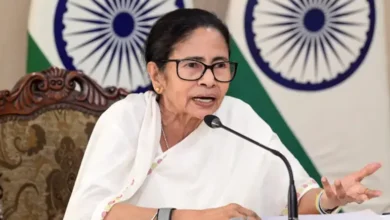 ममता बनर्जी का दावा- जनगणना की आड़ में NRC लागू करने की कोशिश ममता बनर्जी का दावा- जनगणना की आड़ में NRC लागू करने की कोशिश