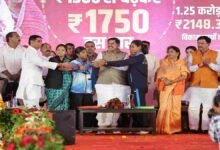 फूलों का तारों का…गाया फिर सीएम डॉ. मोहन ने बहनों को दिया गिफ्ट, 1500 के साथ मिला 250 रुपये का शगुन