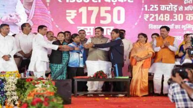 फूलों का तारों का…गाया फिर सीएम डॉ. मोहन ने बहनों को दिया गिफ्ट, 1500 के साथ मिला 250 रुपये का शगुन