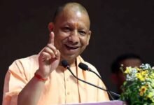 मनुस्मृति विवाद पर राहुल गांधी को योगी की खरी-खरी, भारत की विरासत पर उठाए सवाल