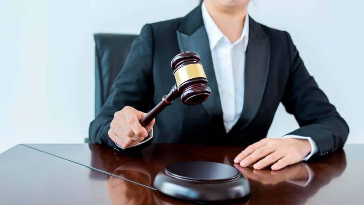 सिविल जज भर्ती में बड़ी राहत: वकालत की शर्त 3 से घटाकर 1 साल, 2027 तक फ्रेश लॉ ग्रेजुएट्स को भी मौका सिविल जज भर्ती में बड़ी राहत: वकालत की शर्त 3 से घटाकर 1 साल, 2027 तक फ्रेश लॉ ग्रेजुएट्स को भी मौका
