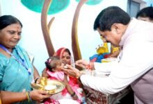 लाड़ली बहनों और बेटियों ने रक्षासूत्र बांधकर मुख्यमंत्री का किया आत्मीय स्वागत
