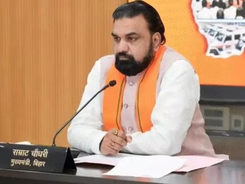 किश्तों में वेतन-पेंशन, जीविका दीदियों को पैसे का इंतजार:बड़े प्रोजेक्ट्स की रफ्तार धीमी, इंक्रीमेंट रुका, क्या आर्थिक संकट में है सम्राट सरकार?