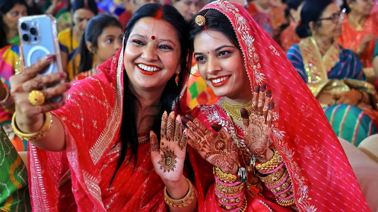 Hariyali Teej 2026: 15 अगस्त को हरियाली तीज, बन रहे शिव-सिद्ध योग; जानें महिलाओं के लिए क्यों खास Hariyali Teej 2026: 15 अगस्त को हरियाली तीज, बन रहे शिव-सिद्ध योग; जानें महिलाओं के लिए क्यों खास