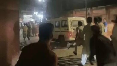 बिलासपुर में दो पक्षों में हिंसक झड़प, पथराव और तोड़फोड़ से मचा हड़कंप; टीआई घायल, पुलिस ने किया लाठीचार्ज बिलासपुर में दो पक्षों में हिंसक झड़प, पथराव और तोड़फोड़ से मचा हड़कंप; टीआई घायल, पुलिस ने किया लाठीचार्ज