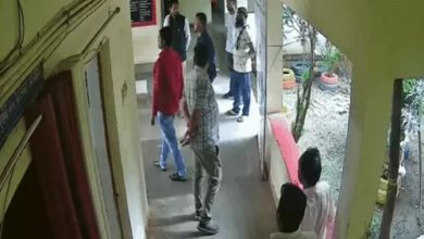 अभनपुर नपा अध्यक्ष पर अधिकारियों से गाली-गलौज और धमकी का आरोप, FIR दर्ज