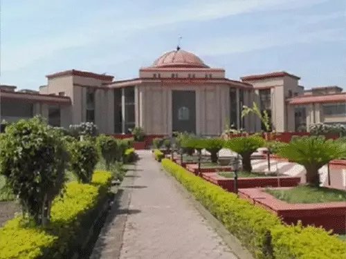 चलती कार में स्टंटबाजी पर हाईकोर्ट सख्त, SSP से मांगा शपथपत्र और कार्रवाई का पूरा ब्योरा चलती कार में स्टंटबाजी पर हाईकोर्ट सख्त, SSP से मांगा शपथपत्र और कार्रवाई का पूरा ब्योरा
