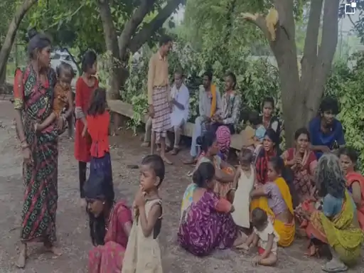 स्कूल बस की चपेट में आने से 3 वर्षीय मासूम की मौत, चालक गिरफ्तार स्कूल बस की चपेट में आने से 3 वर्षीय मासूम की मौत, चालक गिरफ्तार