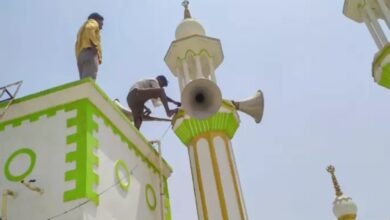 बंगाल में मस्जिदों से हट गए 4000 लाउडस्पीकर! कलकत्ता हाईकोर्ट पहुंचा मामला, शुभेंदु सरकार से जवाब मांगा बंगाल में मस्जिदों से हट गए 4000 लाउडस्पीकर! कलकत्ता हाईकोर्ट पहुंचा मामला, शुभेंदु सरकार से जवाब मांगा