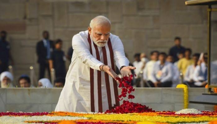 PM मोदी ने दी पूर्व पीएम राजीव गांधी को श्रद्धांजलि, सोनिया-राहुल समेत कई लोग पहुंचे ‘वीर भूमि