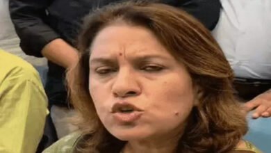 सोशल मीडिया पोस्ट को लेकर सुप्रिया श्रीनेत और नेहा सिंह राठौर पर FIR, पुराने वीडियो को स्वतंत्रता दिवस से जोड़ने का आरोप