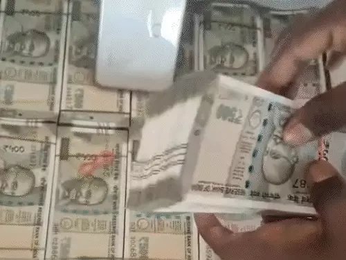 45 करोड़ के निवेश का झांसा देकर 1.13 करोड़ की ठगी, नागपुर से दो महिलाएं गिरफ्तार 45 करोड़ के निवेश का झांसा देकर 1.13 करोड़ की ठगी, नागपुर से दो महिलाएं गिरफ्तार
