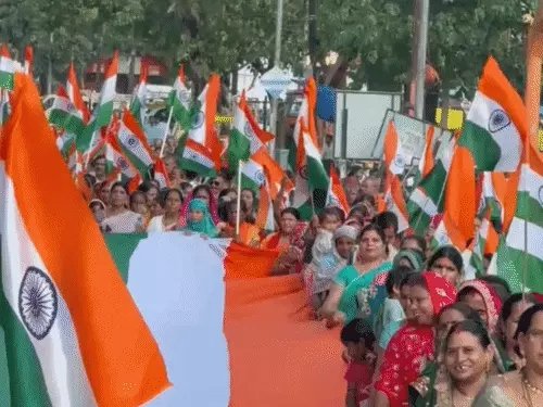 बिलासपुर में महिलाओं ने संभाली तिरंगा यात्रा की कमान, 300 फीट लंबे तिरंगे के साथ निकली रैली
