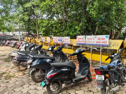 नाबालिग चालकों पर ट्रैफिक पुलिस का शिकंजा, 59 वाहन जब्त; अभिभावकों को दी सख्त चेतावनी नाबालिग चालकों पर ट्रैफिक पुलिस का शिकंजा, 59 वाहन जब्त; अभिभावकों को दी सख्त चेतावनी