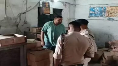 शराब दुकान में लूट की वारदात, गार्डों को बंधक बनाकर चाकू से हमला शराब दुकान में लूट की वारदात, गार्डों को बंधक बनाकर चाकू से हमला