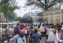 कोरबा में यात्रियों से भरी बस और बोलेरो की आमने-सामने भिड़ंत: 10 से ज्यादा घायल, अवैध पार्किंग बने हादसे की वजह