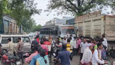 कोरबा में यात्रियों से भरी बस और बोलेरो की आमने-सामने भिड़ंत: 10 से ज्यादा घायल, अवैध पार्किंग बने हादसे की वजह
