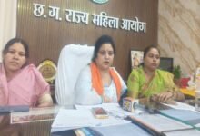 महिला आयोग की सुनवाई में बड़ा मामला: 13 नर्सों ने लगाया आधी सैलरी हड़पने का आरोप, FIR के निर्देश