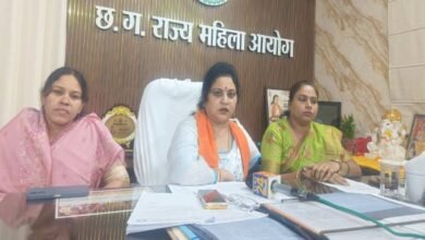 महिला आयोग की सुनवाई में बड़ा मामला: 13 नर्सों ने लगाया आधी सैलरी हड़पने का आरोप, FIR के निर्देश