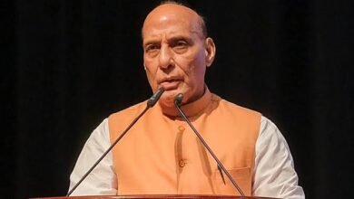 कांग्रेस के वंदे मातरम विरोध पर बरसे राजनाथ सिंह, बोले- ‘दुर्भाग्यपूर्ण और गंभीर विषय’