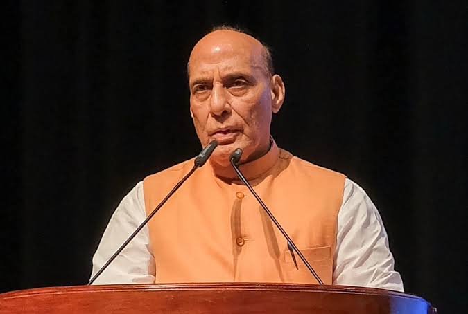 कांग्रेस के वंदे मातरम विरोध पर बरसे राजनाथ सिंह, बोले- ‘दुर्भाग्यपूर्ण और गंभीर विषय’