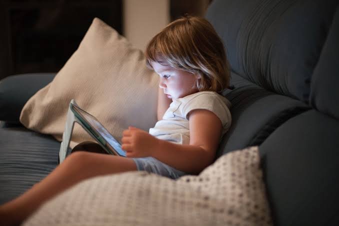 Supreme Court On Kids Screen Time: बच्चों के बदतहे स्क्रीन टाइम पर सुप्रीम कोर्ट ने जताई चिंता, कहा स्कूलों में खेलकूद होना बहुत जरूरी Supreme Court On Kids Screen Time: बच्चों के बदतहे स्क्रीन टाइम पर सुप्रीम कोर्ट ने जताई चिंता, कहा स्कूलों में खेलकूद होना बहुत जरूरी