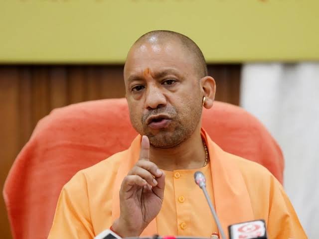 UP में जमीन विवाद पर CM योगी सख्त, रास्ता न दिला पाए तो लेखपाल-कानूनगो और तहसीलदार होंगे सस्पेंड UP में जमीन विवाद पर CM योगी सख्त, रास्ता न दिला पाए तो लेखपाल-कानूनगो और तहसीलदार होंगे सस्पेंड