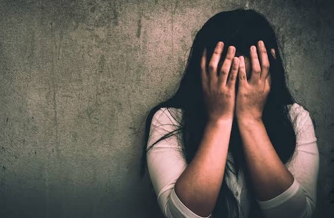 कोल्ड ड्रिंक में नशीला पदार्थ मिलाकर किया दुष्कर्म, लोरमी के नामी बिल्डर के खिलाफ मामला दर्ज…