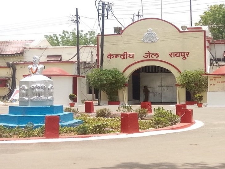 रायपुर सेंट्रल जेल में मुलाकात के नियम बदले: प्रतिबंधित सामान मिलने के बाद सख्ती, अब कुछ जरूरी चीजें सिर्फ कैंटीन से मिलेंगी