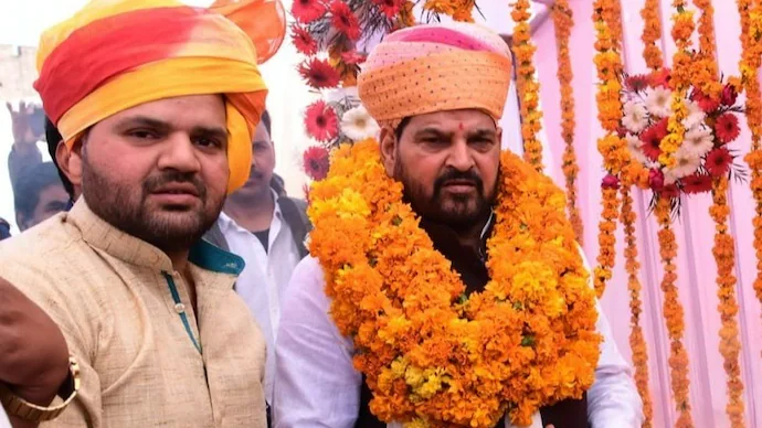 क्या प्रियंका गांधी अब जंतर-मंतर पर आकर माफी मांगेंगी? पिता बृजभूषण के बरी होते ही बरसे बेटे करण क्या प्रियंका गांधी अब जंतर-मंतर पर आकर माफी मांगेंगी? पिता बृजभूषण के बरी होते ही बरसे बेटे करण