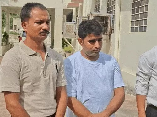 800-KM दूर अयोध्या से घूस लेने पहुंचे, 3 पुलिसकर्मी गिरफ्तार:सीकर में 3 दिन रुके, 2.80 लाख रुपए रिश्वत लेकर जाते समय ACB ने पकड़ा 800-KM दूर अयोध्या से घूस लेने पहुंचे, 3 पुलिसकर्मी गिरफ्तार:सीकर में 3 दिन रुके, 2.80 लाख रुपए रिश्वत लेकर जाते समय ACB ने पकड़ा