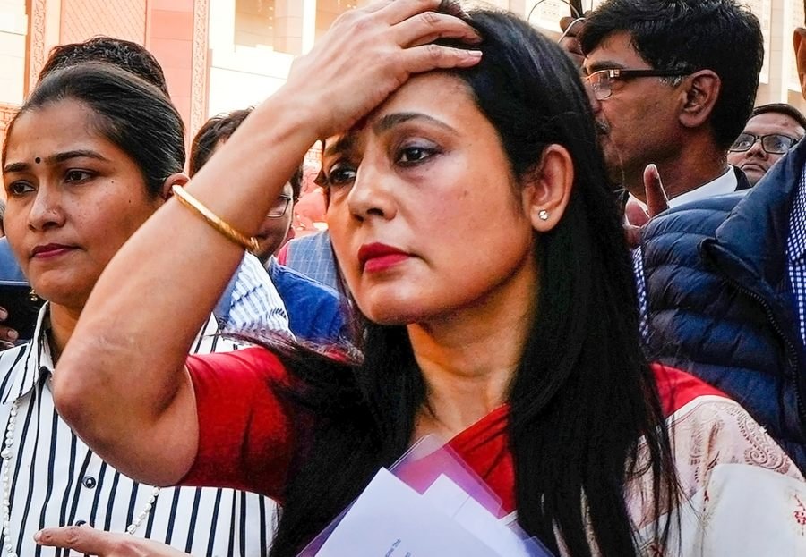सर्किट हाउस विवाद : महुआ मोइत्रा की करीबी के खिलाफ अरेस्ट वारंट, कोर्ट के आदेश से बढ़ीं मुश्किलें सर्किट हाउस विवाद : महुआ मोइत्रा की करीबी के खिलाफ अरेस्ट वारंट, कोर्ट के आदेश से बढ़ीं मुश्किलें