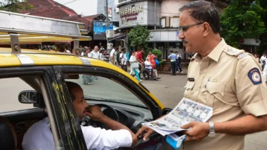 मराठी नहीं बोलने पर ऑटो-टैक्सी वालों पर खूब चला पुलिस का डंडा, पहले ही दिन 1,268 ड्राइवरों को नोटिस मराठी नहीं बोलने पर ऑटो-टैक्सी वालों पर खूब चला पुलिस का डंडा, पहले ही दिन 1,268 ड्राइवरों को नोटिस