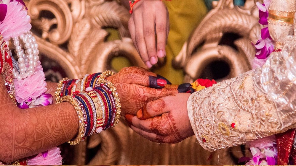 शादी में दिखावा और फिजूलखर्ची पर रोक, कुनबी पटेल समाज ने लगाई DJ-प्री-वेडिंग और रिंग सेरेमनी पर पाबंदी शादी में दिखावा और फिजूलखर्ची पर रोक, कुनबी पटेल समाज ने लगाई DJ-प्री-वेडिंग और रिंग सेरेमनी पर पाबंदी